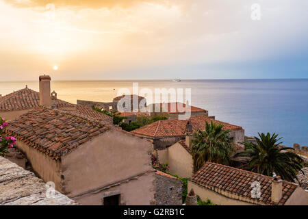 am frühen Morgen in der mittelalterlichen Stadt von Monemvasia, Griechenland Stockfoto