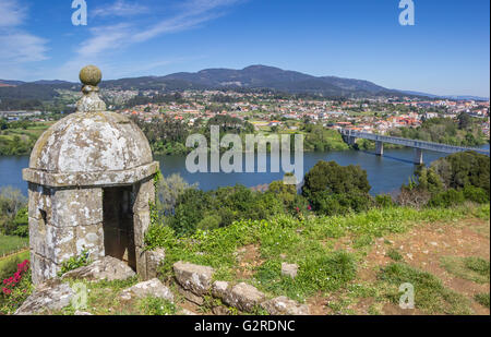 Wachturm und Fluss in Valenca Minho, Portugal Stockfoto