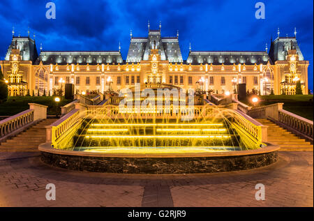 Straßenansicht der The Palace of Culture, ein Gebäude befindet sich in Iasi, Rumänien. Das Gebäude diente als Administrative Palace und dann Stockfoto