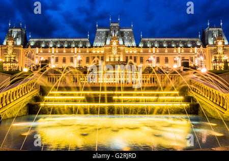 Straßenansicht der The Palace of Culture, ein Gebäude befindet sich in Iasi, Rumänien. Das Gebäude diente als Administrative Palace und dann Stockfoto