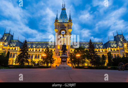 Straßenansicht der The Palace of Culture, ein Gebäude in Iasi, Rumänien. Das Gebäude diente als Administrative Palast und dann Palace Stockfoto