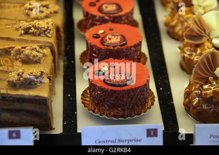 Kuchen auf dem Display im Cafe Central in Wien Stockfoto