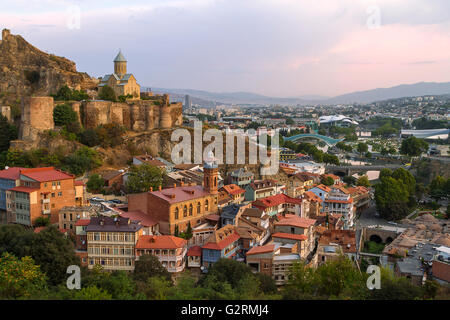 Nariqala Schloss und Blick über die Stadt Tiflis in Georgien. Stockfoto