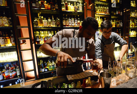 Die 28 Hongkong Street-cocktail-Bar in Singapur. Stockfoto