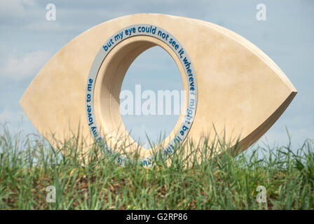 "Das Auge" des Bildhauers Stephen Broadbent, Littlehaven Promenade, South Shields Stockfoto