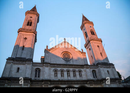 Muenchen, Deutschland, Türme der Ludwigskirche in der Abendsonne Stockfoto