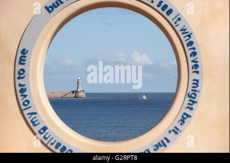 "Das Auge" des Bildhauers Stephen Broadbent, Littlehaven Promenade, South Shields Stockfoto