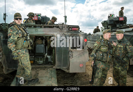 Gardelegen, Deutschland, Panzer Grenadier-Kompanie in einer Praxis auf dem Truppenübungsplatz Altmark Stockfoto