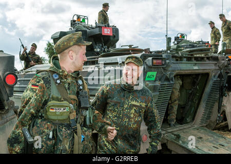 Gardelegen, Deutschland, Panzer Grenadier-Kompanie in einer Praxis auf dem Truppenübungsplatz Altmark Stockfoto