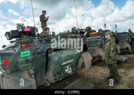 Gardelegen, Deutschland, Panzer Grenadier-Kompanie in einer Praxis auf dem Truppenübungsplatz Altmark Stockfoto