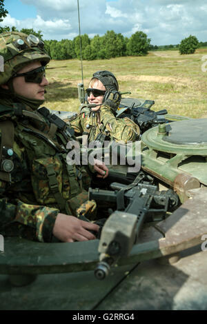 Gardelegen, Deutschland, Panzer Grenadier-Kompanie in einer Praxis auf dem Truppenübungsplatz Altmark Stockfoto