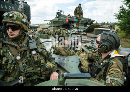 Gardelegen, Deutschland, Panzer Grenadier-Kompanie in einer Praxis auf dem Truppenübungsplatz Altmark Stockfoto