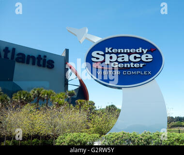 Singen Sie am Eingang zum Kennedy Space Center Besucher Complex auf Merritt Island, Florida, Vereinigte Staaten von Amerika Stockfoto