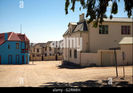 Häuser in Kirch Straße Nähe Kirche in Lüderitz, Namibia Stockfoto