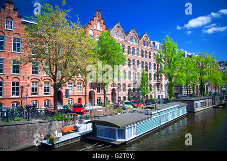 wunderschönen europäischen Hauptstadt Amsterdam im Sommer. alte Gassen und Kanäle. Stockfoto