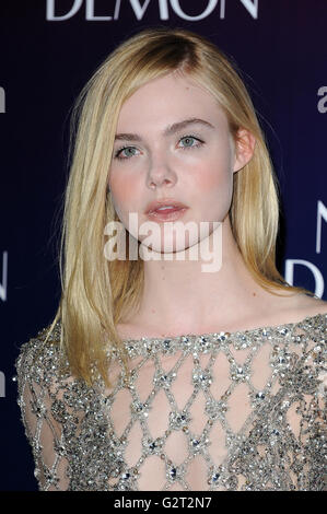 Die amerikanische Schauspielerin Elle Fanning besucht die UK Premiere der Neon-Daemons auf Picturehouse zentral in London. 31. Mai 2016 © Paul Treadway Stockfoto