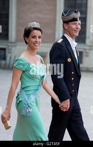 Prinz Joachim von Dänemark und Prinzessin Marie von Dänemark, Teilnahme an der Hochzeit von Prinz Carl Philip von Schweden und Sofia Hellqvist Stockfoto