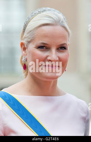 Kronprinzessin Mette-Marit von Norwegen, besucht die Hochzeit von Prinz Carl Philip von Schweden und Sofia Hellqvist Stockfoto