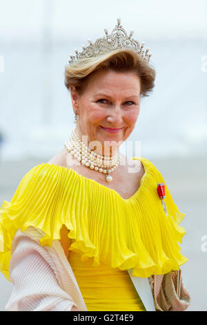 Königin Sonja von Norwegen, besucht die Hochzeit von Prinz Carl Philip von Schweden bis Sofia Hellqvist Stockfoto