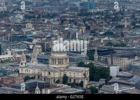 Luftaufnahme der St. Pauls Cathedral in London, einer anglikanischen Kathedrale, die von Sir Christopher Wren, London, Großbritannien, entworfen wurde Stockfoto
