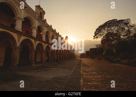 Antigua-Stadt bei Sonnenuntergang in Guatemala Stockfoto