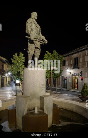 Bronze-Skulptur von König Philipp IV. auf dem Puerta del Sol Platz der Stadt von Navalcarnero Provinz von Madrid, Spanien Stockfoto