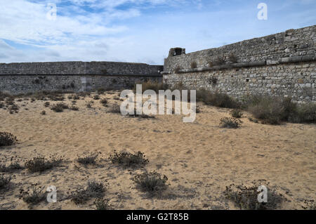 Blick auf die historischen Ruinen der Forte Rato in Tavira. Reisen und Ferien-Destinationen. Stockfoto