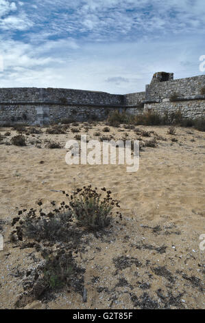 Blick auf die historischen Ruinen der Forte Rato in Tavira. Reisen und Ferien-Destinationen. Stockfoto