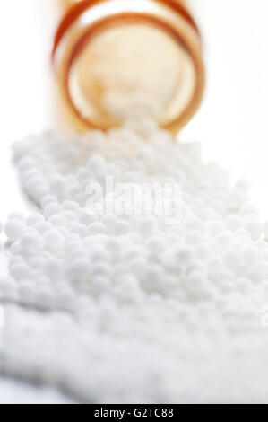 Homöopathische Tabletten in Glasröhren Stockfoto