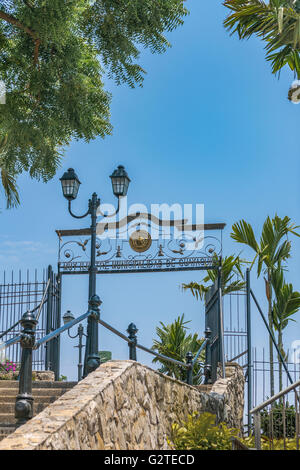 GUAYAQUIL, ECUADOR, Oktober - 2015 - Treppen und verzierten Eingang am Cerro Santa Ana, eine touristische Attraktion von Guayaquil, Ecuador Stockfoto