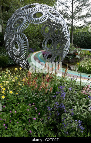 RHS Chelsea Flower Show 2016, The Brewin Dolphin Garden - ewig Freefolk, Silbermedaillen-Gewinner design rosig Hardy Stockfoto