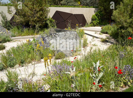 RHS Chelsea Flower Show 2016, Royal Bank of Canada Garten, vergoldetem Silber-Medaillengewinner, Entwurf Hugo Bugg Stockfoto