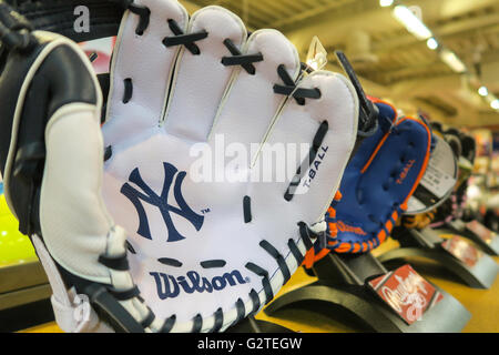 Modell des Sporting Warenspeicher Interieur, NYC Stockfoto Modell des Sporting Warenspeicher Interieur, NYC Stockfoto