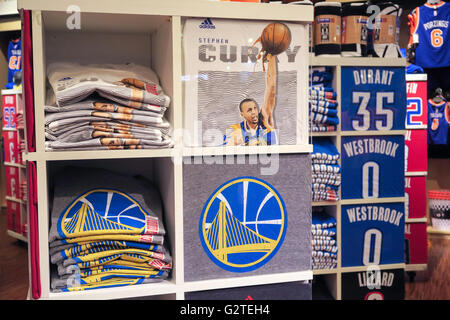 Modell des Sporting Warenspeicher Interieur, NYC Stockfoto Modell des Sporting Warenspeicher Interieur, NYC Stockfoto