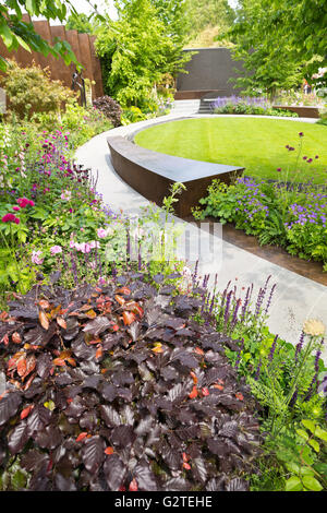 RHS Chelsea Flower Show 2016, The Chelsea Barracks Garden, Gold-Medaillengewinner, Konstruktion Jo Thompson MSGD Stockfoto