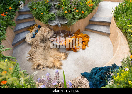 RHS Chelsea Flower Show 2016, The AkzoNobel Geißblatt Blue (s) Garten frische Gärten vergoldetem Silber Medaillengewinner, Konstruktion Claudy J Stockfoto