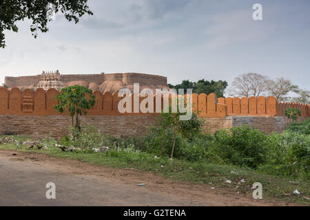 Weiten Blick auf Thirumayam Fort. Stockfoto