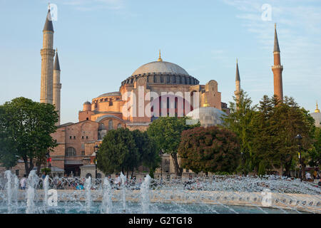 Hagia Sophia, ehemaligen griechischen orthodoxen christlichen patriarchalischen Basilika, später eine kaiserliche Moschee in Istanbul. Stockfoto