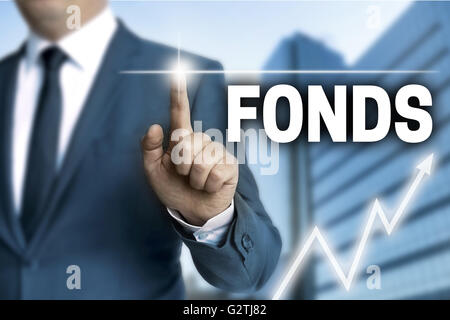 Fonds (im deutschen Fonds) Touchscreen gesteuert Geschäftsmann. Stockfoto