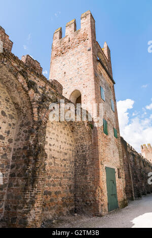 Stadtmauer von Montagnana, eines der schönsten Dörfer in Italien. Stockfoto