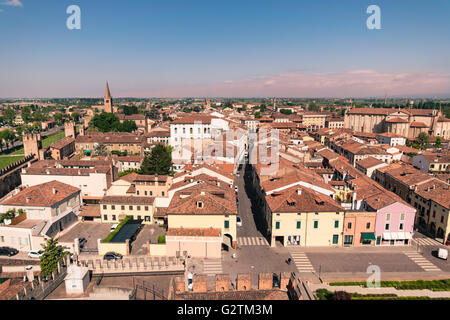 Luftbild von der ummauerten Stadt Montagnana, eines der schönsten Dörfer in Italien. Stockfoto