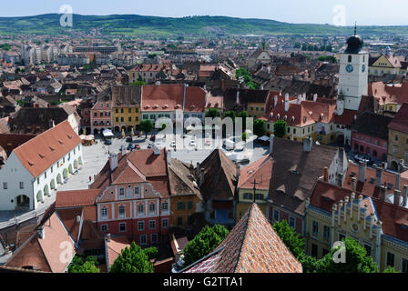 Blick von der evangelischen Pfarrkirche in Piata Mica (kleiner Platz) und der Rat Turm, Rumänien, Siebenbürgen, Sibiu Stockfoto