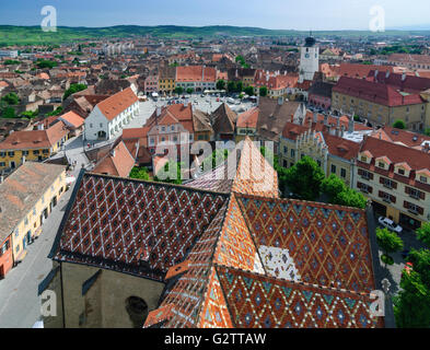 Blick von der evangelischen Pfarrkirche in Piata Mica (kleiner Platz) und der Rat Turm, Rumänien, Sibiu, Transylvania Stockfoto