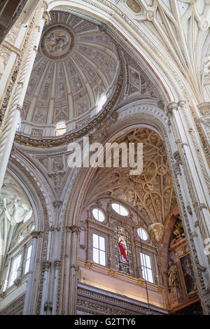 Spanien, Andalusien, Cordoba, der Capilla Mayor der Mezquita-Kathedrale. Stockfoto