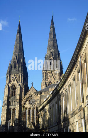 Schottland, Edinburgh, St Mary's Episcopal Cathedral mit georgianischen Häusern Palmerston Platz im West End. Stockfoto