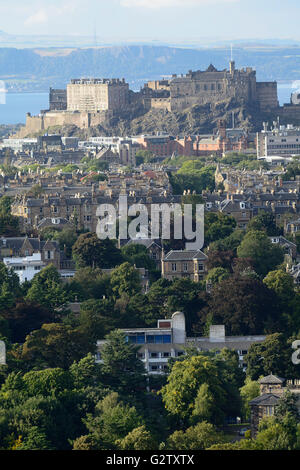 Schottland, Edinburgh, Blackford Hill, Blick auf Edinburgh Castle. Stockfoto