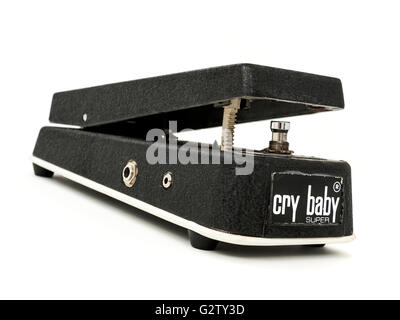 Original Vintage CRY BABY SUPER Wah-Wah-Gitarren Effektpedal von JEN ELECTRONICA in Pescara, Italien gemacht. Stockfoto