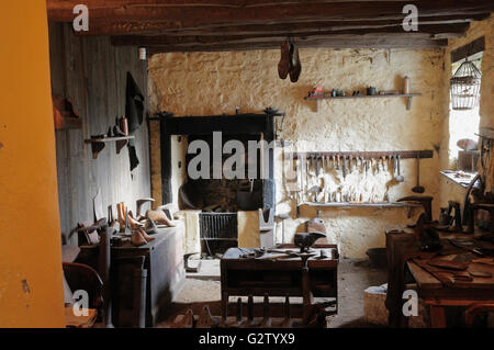 Schottland, Burns Country, Souter Johnnie Cottage, Schuhmacher-Werkstatt. Stockfoto