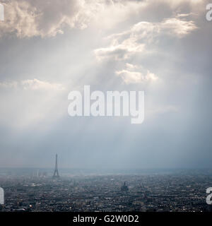 Die Aussicht vom Sacre Coeur in Montmartre, Paris an einem stürmischen Tag Stockfoto