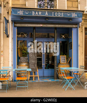 Die Fassade von der Bar ein Iode in der Boulevard Saint-Germain in Paris, Frankreich. Stockfoto